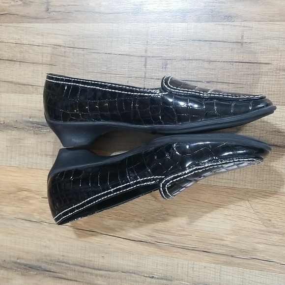 JENNY BUCHANAN Black Faux Crocodile Patent Leather Non-Slip Loafers Flats - Picture 6 of 13